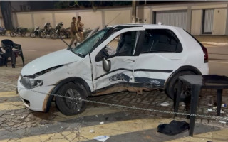 Motorista do Fiat Palio e a esposa, que era passageira, tiveram ferimentos e foram socorridos pelo Corpo de Bombeiros