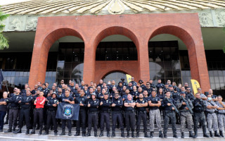 Policiais penais durante mobilização na Praça dos Girassóis, em Palmas