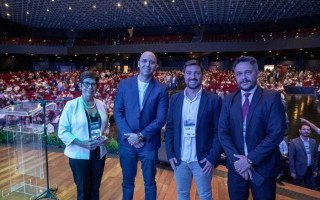  Presidente Max Fleury recebe premiação nacional em Brasília, durante a Marcha dos Vereadores