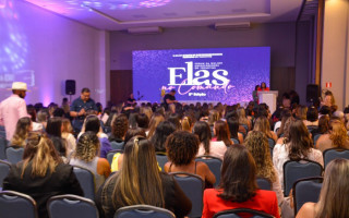 Público acompanha palestra sobre estratégias de sucesso para mulheres empreendedoras