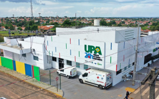  Pacientes aguardam atendimento na UPA Anatólio Dias Carneiro, que registra aumento de casos gripais em Araguaína.