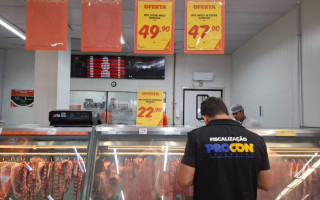 O levantamento apresentou 33 cortes de carne, incluindo bovinos, suínas, frango e linguiças, em dez estabelecimentos da cidade.