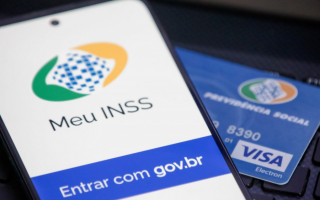 Aposentados poderão resolver questões do INSS em agências dos Correios: atendimento gratuito e prioritário começa em 30 de maio.