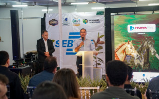 Prefeito Wagner Rodrigues durante discurso na abertura da 57ª Expoara, reforçando o apoio da gestão ao agronegócio e à valorização do produtor rural.