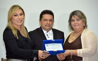 Diretor do AN, Fernando Almeida, recebe homenagem pelo Dia do Jornalista na Assembleia.