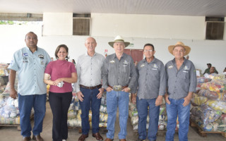 Entrega de alimentos arrecadados durante a Expoara 2025 beneficiou 58 instituições filantrópicas de Araguaína e região 