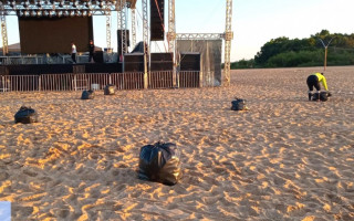 As prefeituras vão mobilizar funcionários e voluntários na limpeza das praias.