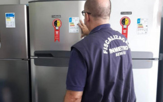 Equipe técnica da área de qualidade fiscaliza empresas para verificar se os produtos têm o Selo Inmetro