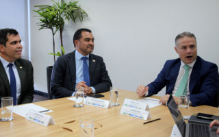 Durante o encontro, o governador também tratou da construção do anel viário no município de Axixá do Tocantins, uma das regiões diretamente impactadas com o aumento no tráfego de veículos pesados 