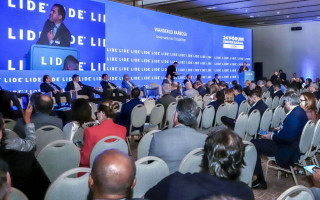  Chefe do Executivo integrou o painel 