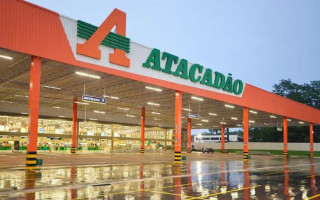 Rede Atacadão abre 80 vagas no Tocantins com benefícios como assistência médica, vale-transporte e PLR. Iniciativa fortalece geração de empregos no estado.