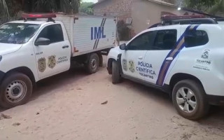 Equipes da Polícia Técnico-Científica e do Instituto Médico Legal (IML)