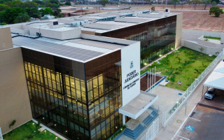 A condenação é a primeira na comarca a aplicar a nova legislação, que tornou o feminicídio um crime autônomo, tipificado no artigo 121-A do Código Penal. 
