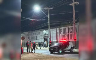 Detentos do semiaberto foram baleados na porta do presídio de Paraíso.