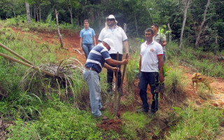 Empresa realiza na região da Santa Maria, em Babaçulândia, a recuperação da nascente Ribeirão Seco.