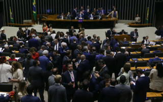 A proposta, encaminhada pelo governo federal, ainda terá que ser aprovada no Senado, antes da sanção pelo presidente Luiz Inácio Lula da Silva para entrar em vigor.