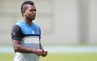 obson, ex-jogador do Botafogo, responde a um processo por suspeita de estupro de vulneráveis