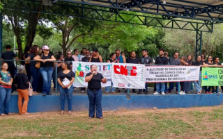 Essa é a segunda paralisação da categoria em menos de quinze dias. No dia 1º de outubro, os professores já haviam suspendido as aulas em mais de cinquenta cidades, também cobrando avanço nas negociações sobre o PCCR.