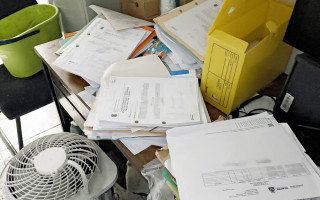 Nesse sentido, é exemplificado que um inquérito policial de 2014 prescreveu após 12 anos sem que a autoridade policial realizasse diligências.