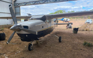 Durante a ação, foi interceptada uma aeronave que havia acabado de pousar em uma pista clandestina em Arraias. 