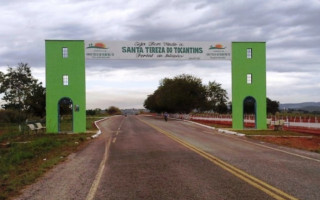  A sentença, proferida pela 1ª Vara Cível de Tocantinópolis, reconheceu um esquema de nomeações de parentes da então gestora e de parlamentares para cargos comissionados, configurando violação aos princípios da administração pública.