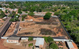 Além do avanço na construção dos prédios administrativos, a obra também alcançou 67% da implantação dos lavabos e 43% das capelas. Também já foi concluído todo o muro de cercamento da área e pavimentação asfáltica interna