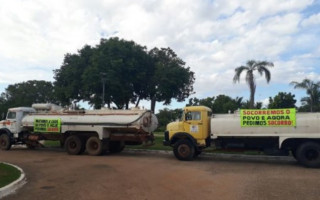 Pipeiros protestam na Praça dos Girassóis