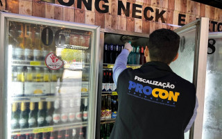 Com o intuito de verificar a conformidade dos produtos comercializados, assegurando que estejam dentro do prazo de validade e em condições adequadas para o consumo