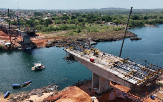  Ponte sobre o rio Araguaia, que liga Xambioá (TO) a São Geraldo do Araguaia (PA).
