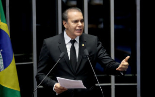 Empresário e ex-senador Ataídes Oliveira lança pré-candidatura ao Governo do Tocantins e promete combater corrupção e má gestão.