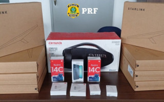 PRF apreende lotes de Starlink Mini e outros eletrônicos sem nota fiscal em ônibus interceptado na BR-153, em Araguaína/TO.