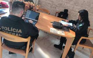 Policiais federais durante cumprimento de mandado na Operação Nêmesis, no Tocantins