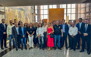 Reunião no Palácio Araguaia discute implementação do Teto Remuneratório Único no Tocantins.