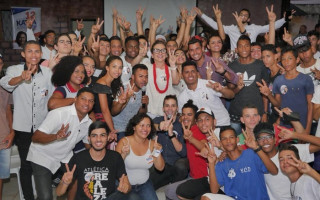 Jovens em apoio a Kátia Abreu (PDT)