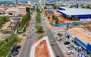 O trecho da Avenida Filadélfia entre a Rua Ademar Vicente Ferreira e Avenida Dom Emanuel receberá nova sinalização vertical e horizontal, faixas de pedestres elevadas, fechamento de canteiros e a substituição da rotatória em frente ao 2° Batalhão da Políc