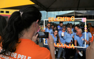 O câncer de pele é o tipo mais frequente no Brasil e tem forte relação com atividades que envolvem exposição direta ao sol, por isso, vamos focar em levar as orientações diretamente a esses profissionais em seus ambientes de trabalho, explica a diretora d