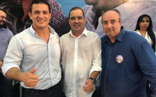 Elenil e o vice-prefeito Fraudneis vão caminhar com Vicentinho.