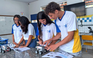 Dentre as ações do Profe Digital, o programa Robótica em ação leva tecnologia para as unidades escolares
