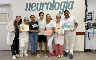 Família com o paciente e a equipe multiprofissional que o acompanhou