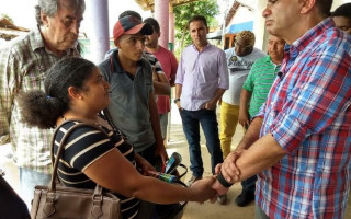 Moradora de São Miguel do Tocantins, Maria Rosália em conversa com Amastha.