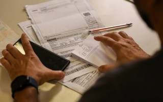 O reajuste de 6,79%, equivalente a R$ 103, foi oficializado pelo Decreto 12.797/2025. 