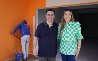 Deputado federal Tiago Dimas durante visita à Clínica-Escola Mundo Autista, em Araguaína