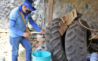 Equipes de saúde intensificam bloqueios, visitas domiciliares e ações educativas para conter o avanço da dengue e reduzir riscos à população.