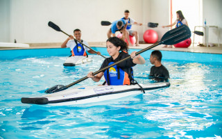 Para efetuar a matrícula, os interessados ou seus responsáveis devem comparecer  ao Centro de Canoagem, localizado logo após a ponte da Via Lago, portando RG, CPF, Comprovante de endereço atualizado e comprovante de escolaridade