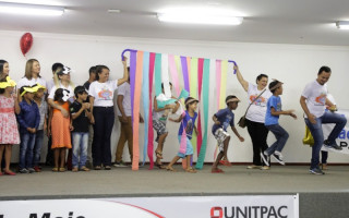 A abertura do evento teve apresentações culturais, com o coral Canto Livre e uma peça teatral infantil do CAPS