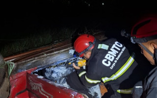 Ainda não se sabe o que teria causado o capotamento. 