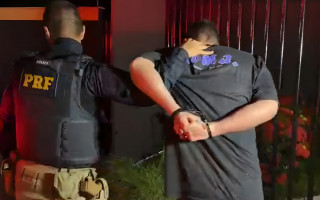 Condutor foi encaminhado à Delegacia da Polícia Federal após a apreensão da droga.