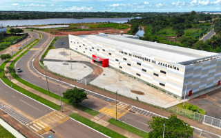 O local conta com um salão geral para eventos, lavabos com acessibilidade, administração, cozinhas e um terraço, além de estacionamento para cerca de 200 veículos.