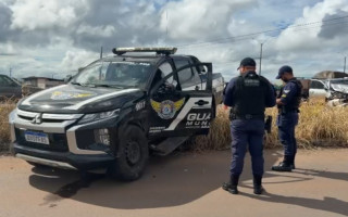 Viatura da Guarda Municipal e caminhonete Hilux ficaram danificadas após colisão na BR-153, em Araguaína.
