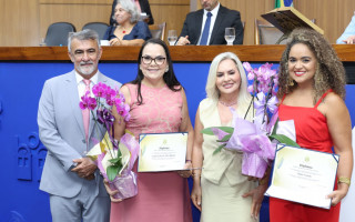 Amélio Cayres homenageia Lucilene Brito e Núbia Dourado em sessão alusiva ao Dia da Mulher na Aleto.